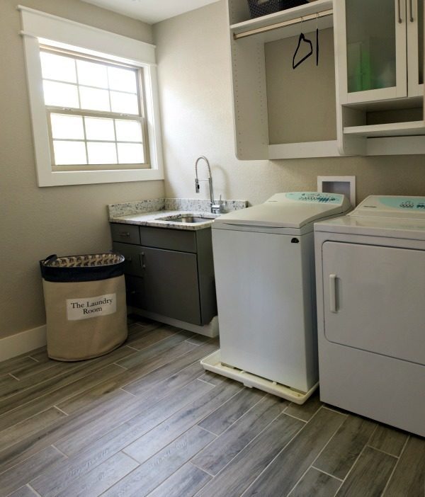 divaofdiykc's tweet photo. Lake House Fixer Upper: Products We Chose For Our Remodel #remodel #tips #home #diy #laundry #oranization @Wood_Trac https://t.co/cWHyhwPvVx https://t.co/oKcIoW4r4v