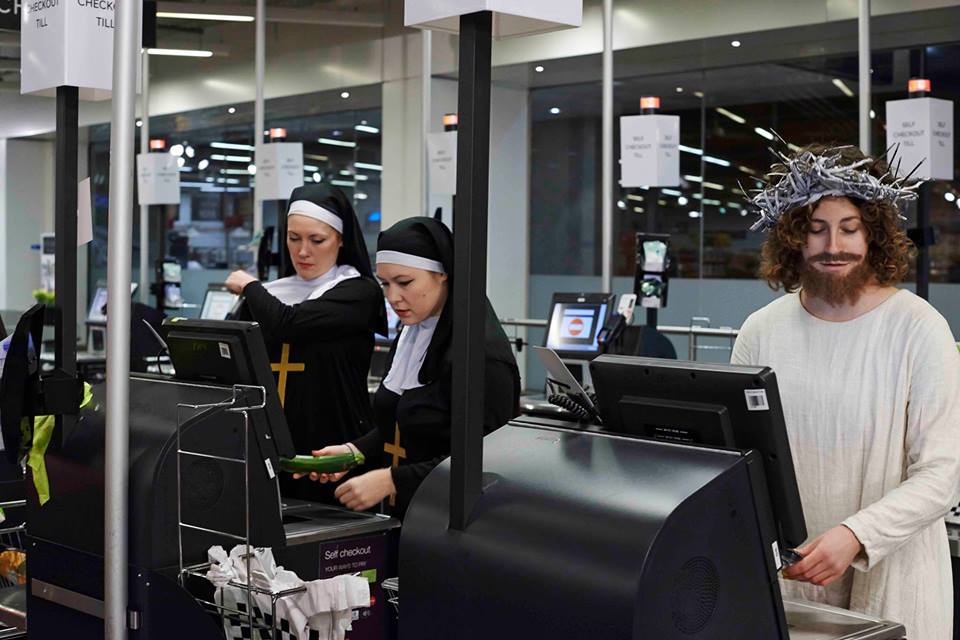 HackneyShowroom's tweet photo. #JOYDISSENT 31 March @Shesusandsistas SELF SERVICE: A Resurrection Story  is now sold out! You can queue for returns from 7.30pm... https://t.co/Bf1VyjwdKM
