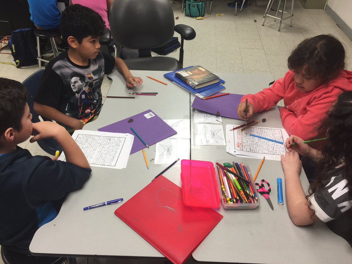 profe_elmer's tweet photo. STAAR test, here we come! ¡revisando redacciones!@profe_elmer @saladopatriots #másquelistos #expositive https://t.co/GibMeewC75