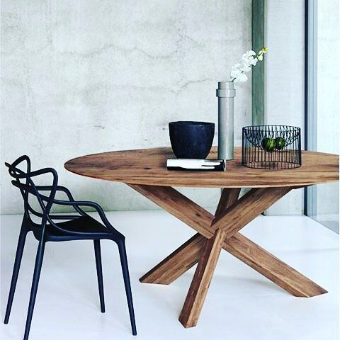 FurntasticUK's tweet image. Circle oak dining table finally is here in walnut! Browse @  ttp://buff.ly/2n8yEdZ #walnutdiningtable #circlediningtable