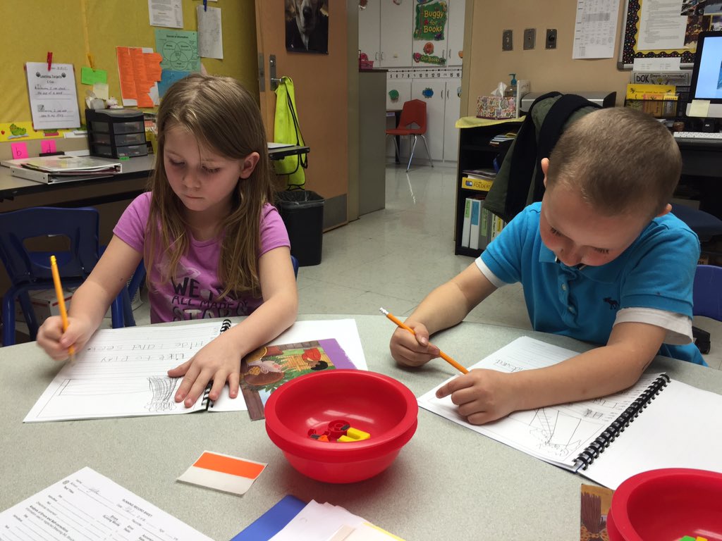 sharonpmeyer's tweet photo. Kindergarteners writing about their reading #bushelem #fpslearn https://t.co/OGHcsg1yhq