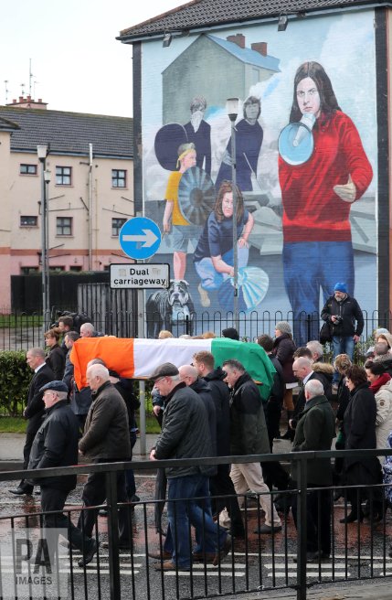 thejournal_ie's tweet photo. Pictures: Coffin of Martin McGuinness carried through Derry https://t.co/Exyesly7sP https://t.co/D3SdnoqUvG