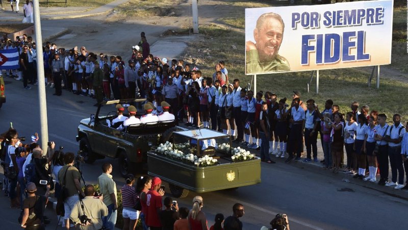 CNNEE's tweet photo. #CNNEE20: el funeral de Fidel Castro. Así cubrimos el último homenaje al líder cubano
https://t.co/mm9qUR4g53 https://t.co/nL0S70cIdl