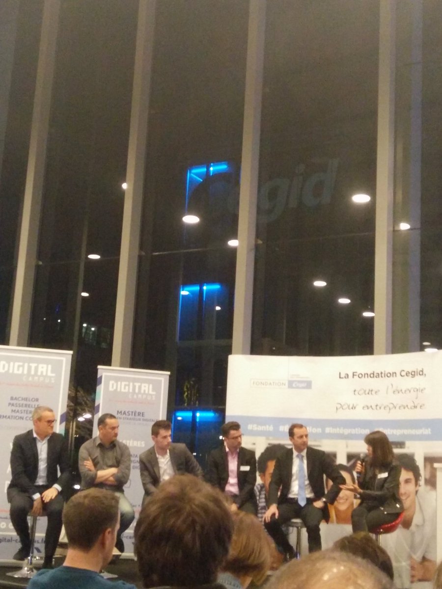 4LDigital's tweet photo. @ChaBennetot digne représentant féminin à table ronde #DMUND avec sa vision sur emploi&amp;digital https://t.co/p3yIrwY4NB