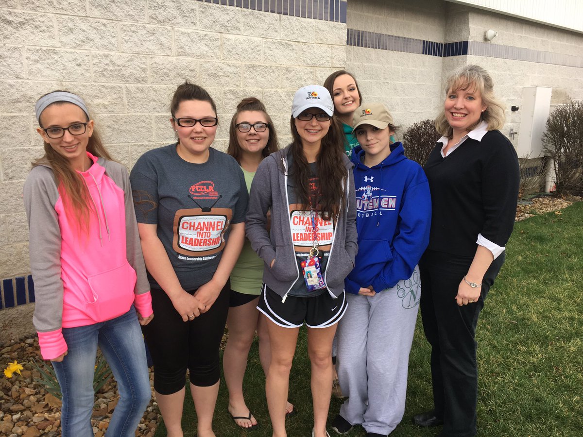 bigpiles's tweet photo. Proud of FCCLA State Occupational Competitors 2 Gold 3 Silver and Macie top in Teach and Train #@Lexlaray #@LexLaRayECP https://t.co/nh91Nh9b3D