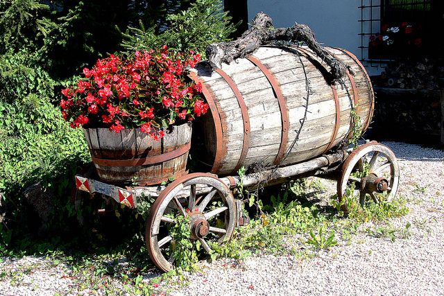 vcreekgarden's tweet photo. Great Old Wagon Turned Into Flower Planter - https://t.co/KXyj9Cn9bG
#OldWagon #Repurposed #WagonPlanter https://t.co/CG2sJfdolI