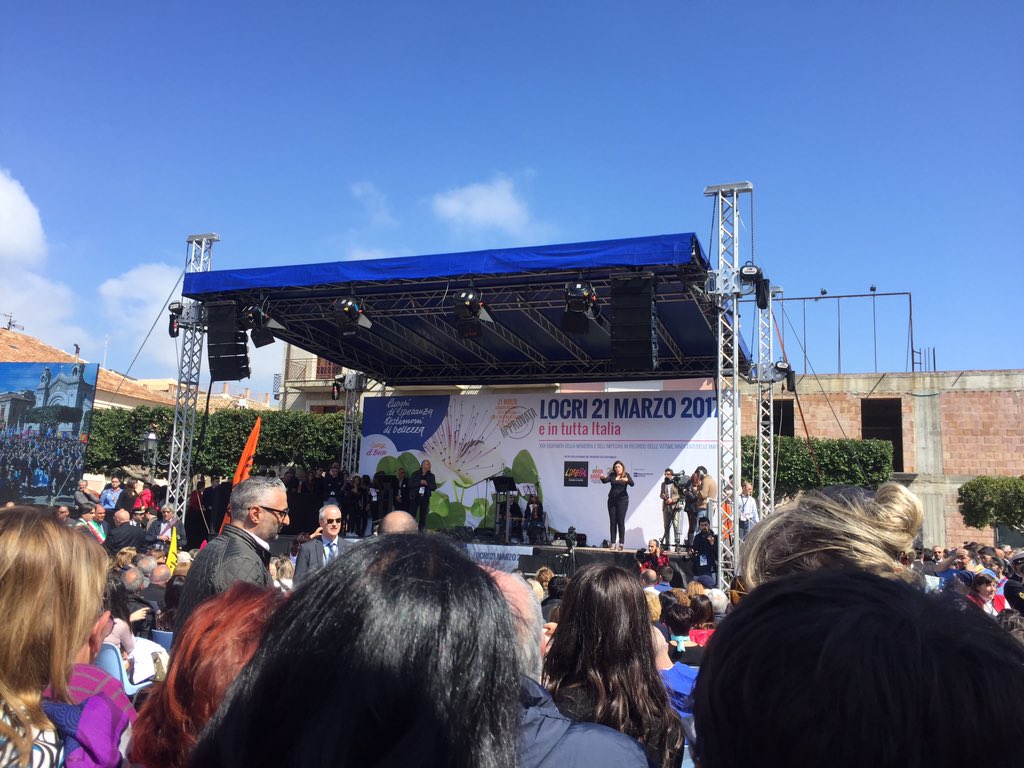 quartae201516's tweet photo. Anche i People of Tomorrow hanno partecipato all'evento per il ricordo delle vittime della mafia #daigiovaniperigiovani #noicisiamo #attivi https://t.co/Nv1Ajn0wRG