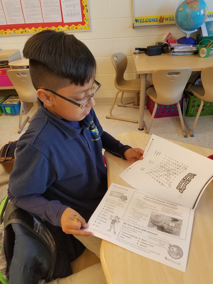 oliverExcel's tweet photo. Making our own pizza for National Nutrition Month @ELT_Newark @raymarin_ELT @SWilsonELT @OliverSchool https://t.co/8FBztqUTj7
