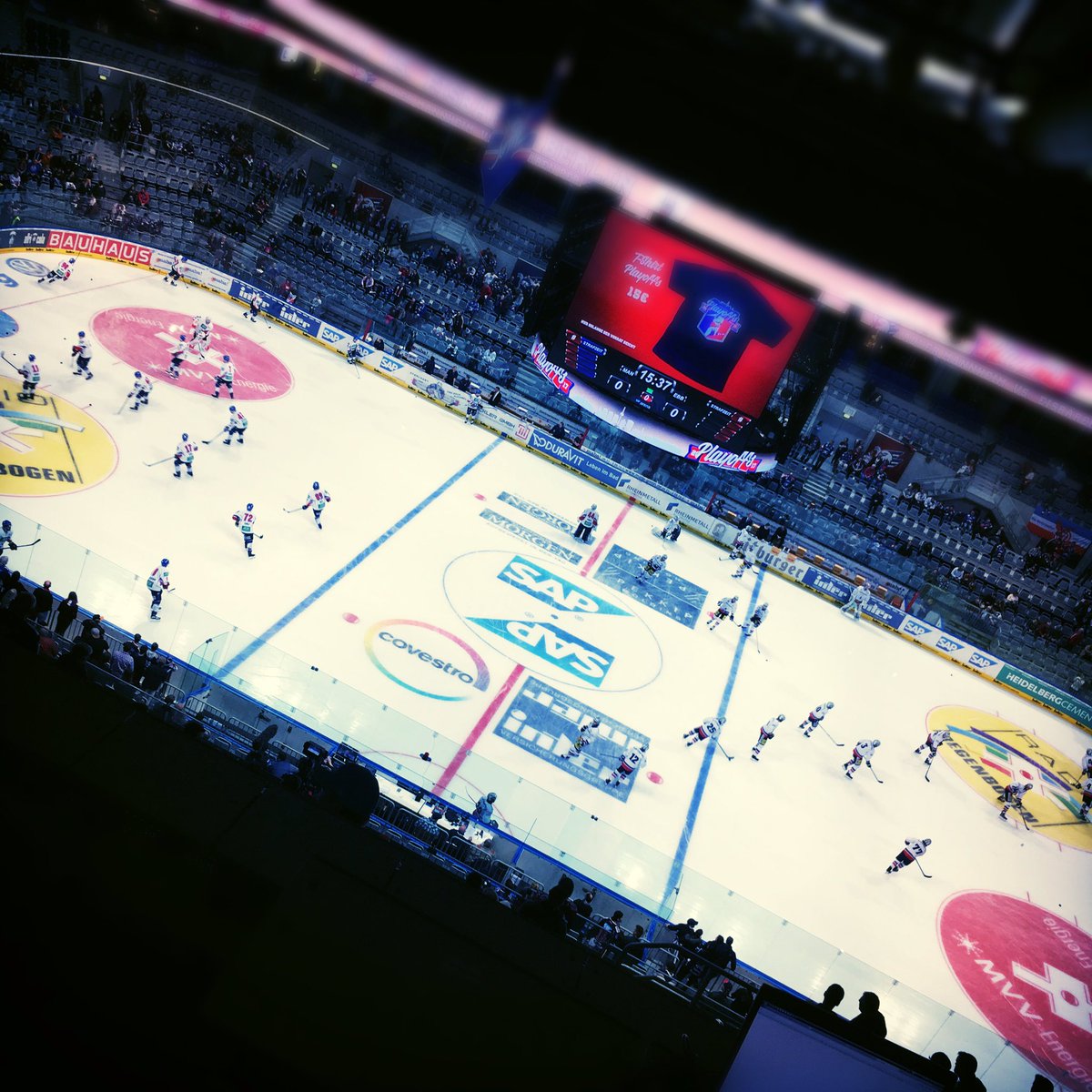 rr_jens's tweet photo. Day of the truth... Do or die. Auf geht's!
#playoffs2017 #spiel7 #nurdermerc #mannheimverrückt #manebb #geilstezeit #adlermannheim https://t.co/TBY7vBaDDL