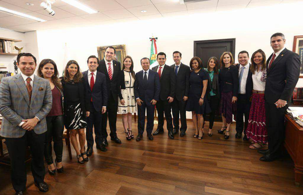 PabloAnguloB's tweet photo. Gracias a los @DiputadosPRI y a su coordinador, el Dr. @CCQ_PRI, por el recibimiento en la @Mx_Diputados. https://t.co/t8HdTlVOgZ