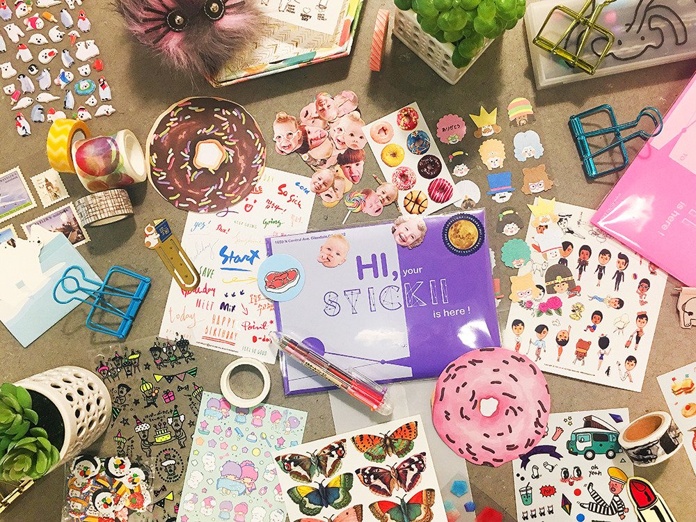 When you sign up you get to choose between or Retro, Pop, and Cute pack. Which one is your fave? #stickers #subscr … bit.ly/2m6LgU2