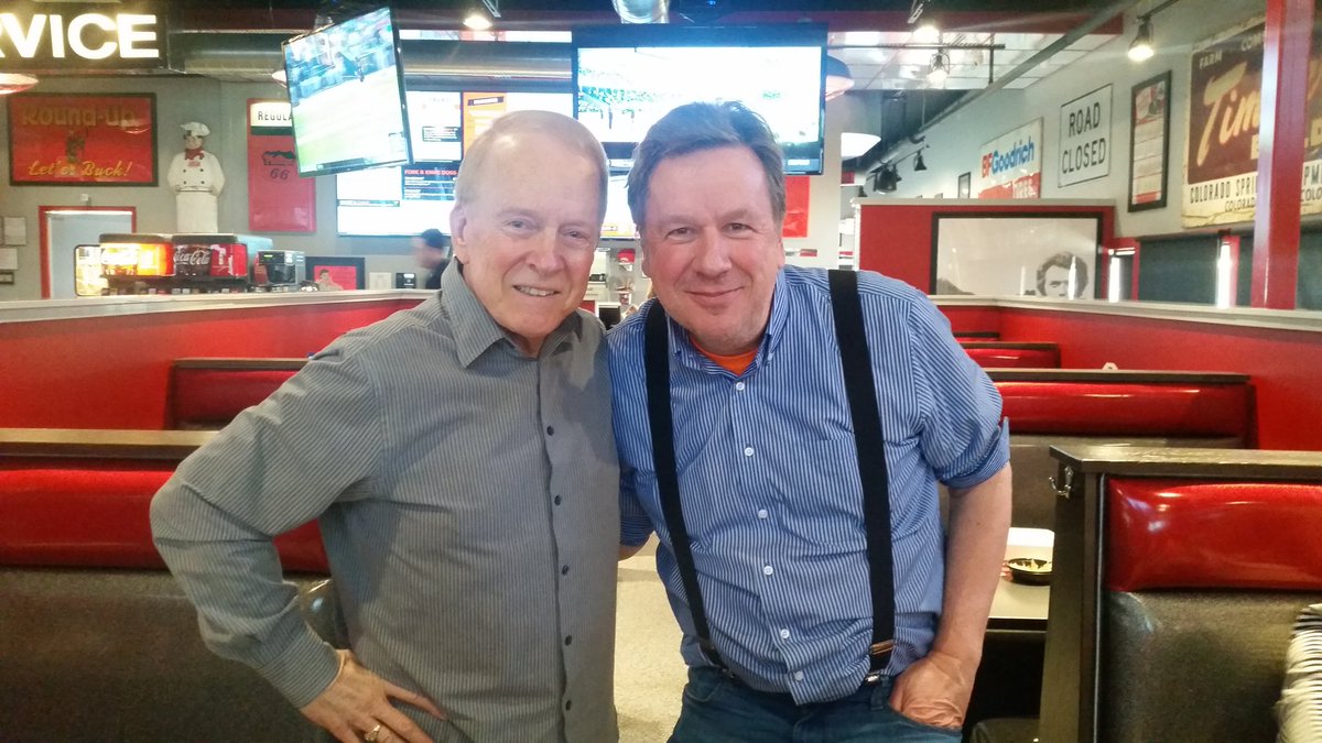 garyeOK tweet picture