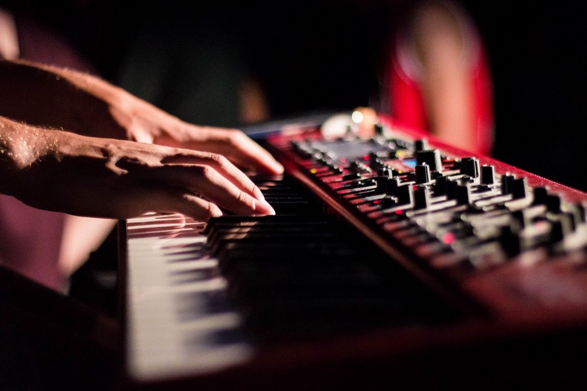 441Kmusic's tweet photo. 441K’s recommendations for the best #MIDI keyboard controllers for use Apple #MainStage. https://t.co/dYK4lPPFPR #Gear #MusicTech https://t.co/JCzcwn2MQW