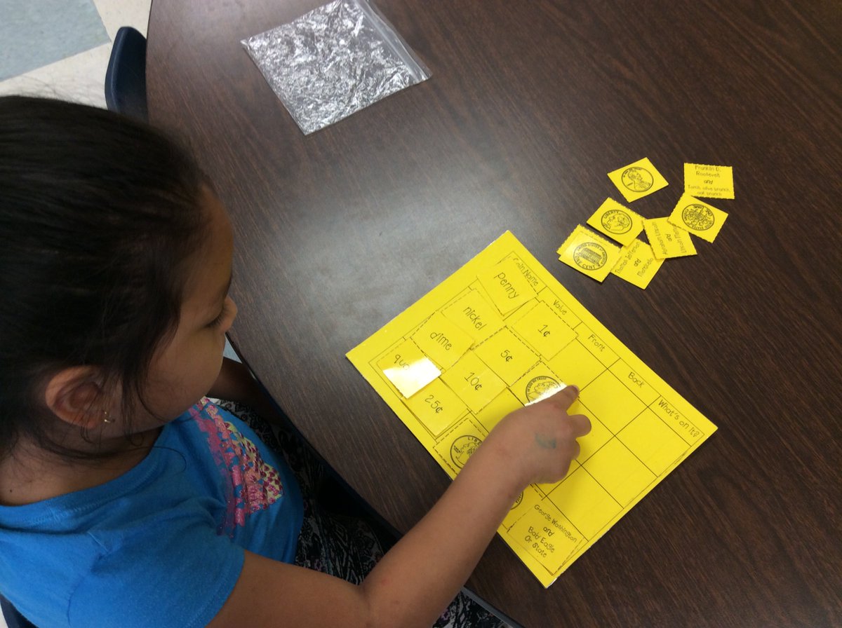 teachtolearnK's tweet photo. Show me the money!  DES kinder students learn about coins....identifying, counting and sorting.   #deslearning #TEKK4 https://t.co/g4bgJVoUx0