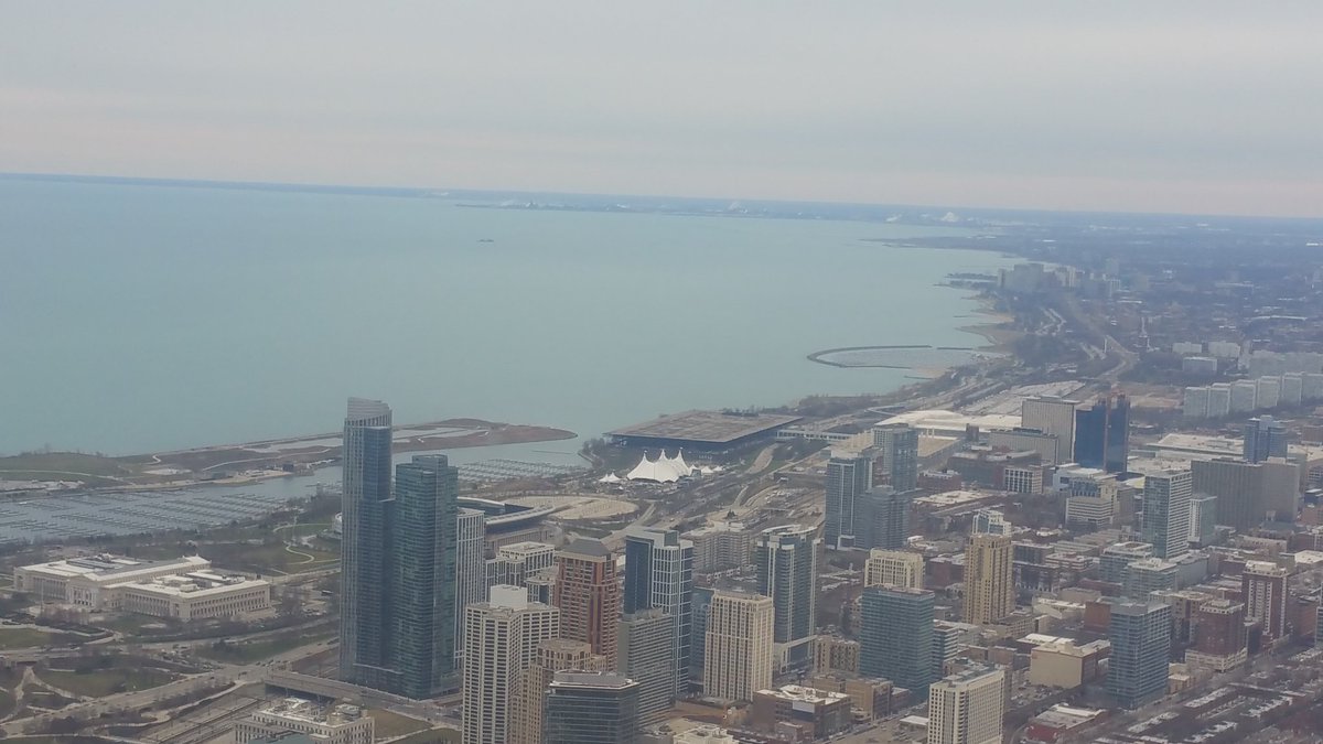 NetworkOpsUAL's tweet photo. Let's talk "Thunderstorms" with amazing Chicago views! @weareunited https://t.co/eTIaVmQWrZ