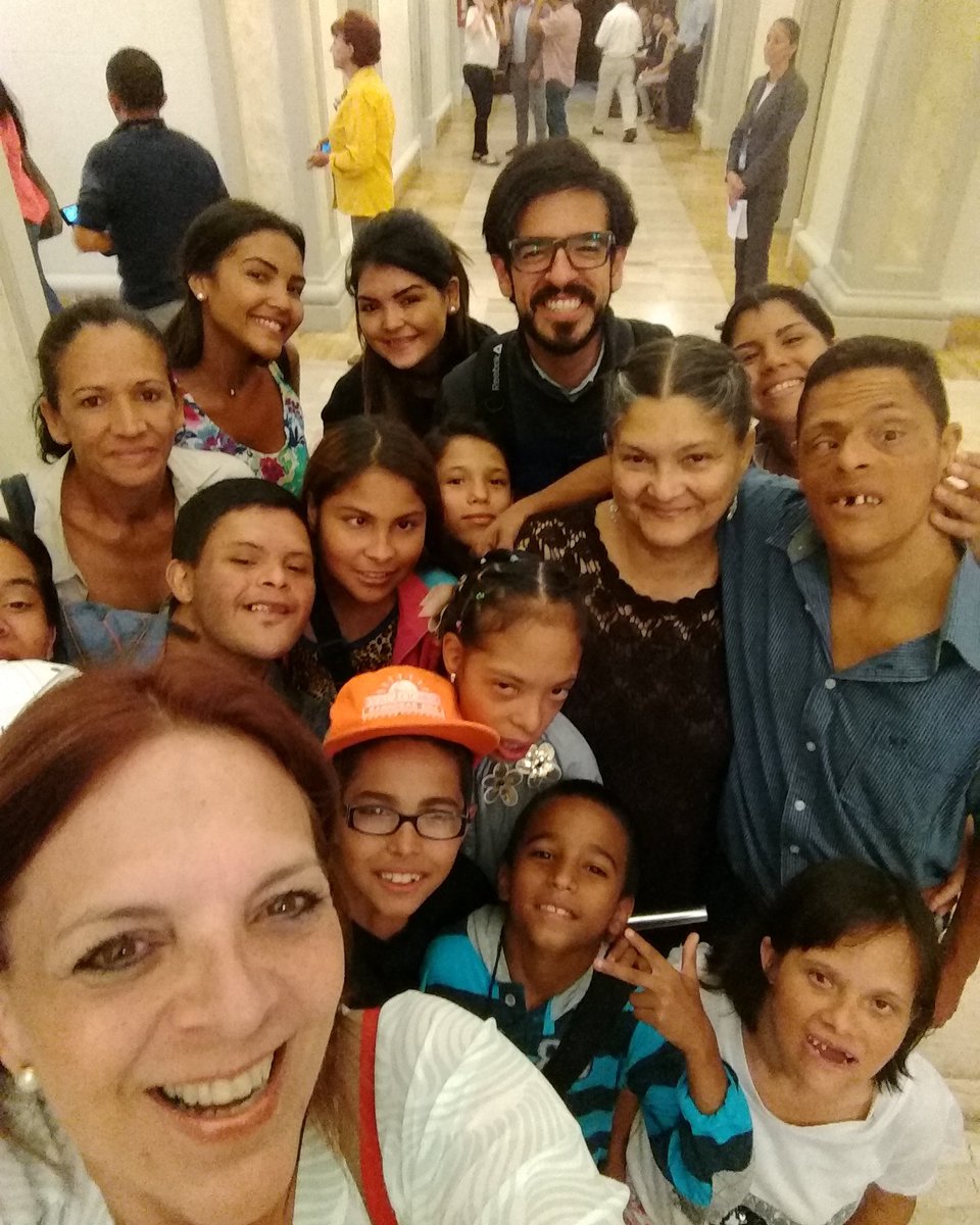 ElaFerris's tweet photo. Es un honor compartir desde la AN la alegría de estos niños que nos visitan.   #DiaMundialSindromeDown @fesamigos @miguel_pizarro https://t.co/qKl6HPR7Rc