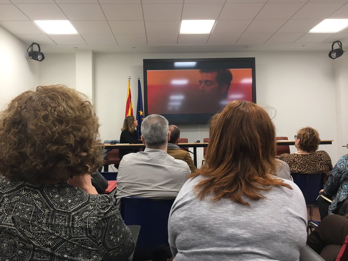 menagadea's tweet photo. A la sessió de comunicació del @GMDemocrataBCN amb els companys de @SAndreuDeTots #BCNdeTots https://t.co/3kFq6CcOIP