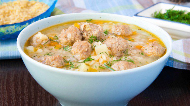 freada_angel's tweet photo. A big bowl of inviting soup made with balls of mince chicken,freshspinach, corrots and sprouts.It’s the perfect partner on a rainy night https://t.co/NpUH2sbNAZ