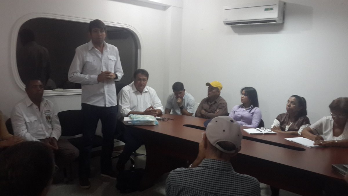 Adguarico's tweet photo. Alc @pedroloreto y Dip @prospericarlos prenden motores en 9 de 15 municipios orientales de cara al 25 y 26 de marzo #YoValidoAD #SiHayFuturo https://t.co/0W6CuF2jPW