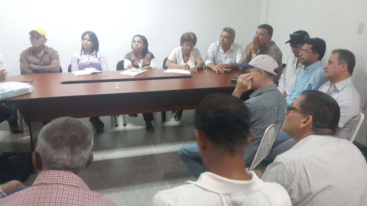 Adguarico's tweet photo. Alc @pedroloreto y Dip @prospericarlos prenden motores en 9 de 15 municipios orientales de cara al 25 y 26 de marzo #YoValidoAD #SiHayFuturo https://t.co/0W6CuF2jPW