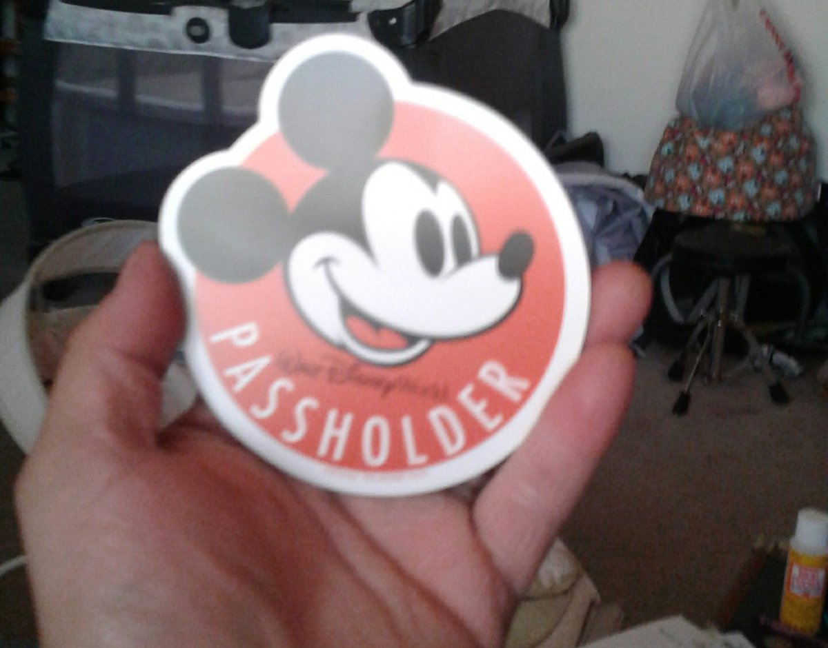 SamMassaro2's tweet photo. 2 kids a dog and now Disney passes. I know what you're  thinking and no I swear I will NEVER get a minivan. Mark my tweet lol #familyman https://t.co/F6Rr4NSdX9