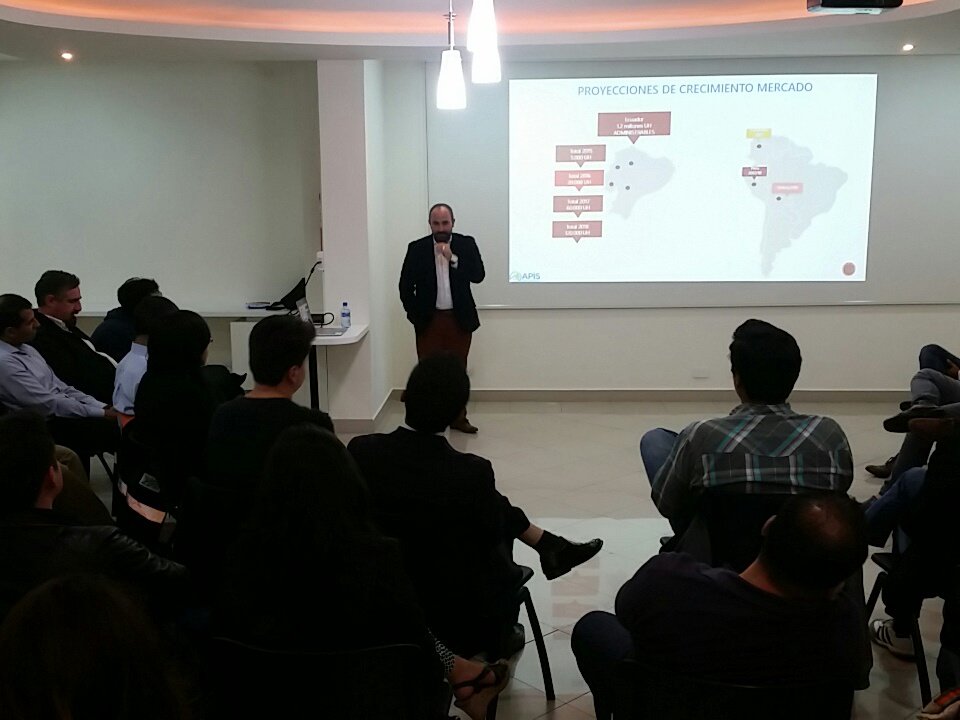 davidmezag's tweet photo. El modelo de negocio implica que el crecimiento de unidades implica que crece el equipo. Interesante proyección de crecimiento #leanquito https://t.co/LpWZbbCT8j