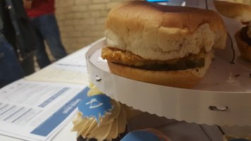 sandboxbitmaker's tweet image. Burger awesome Ben!! #ShoutOut #SmokesPoutine