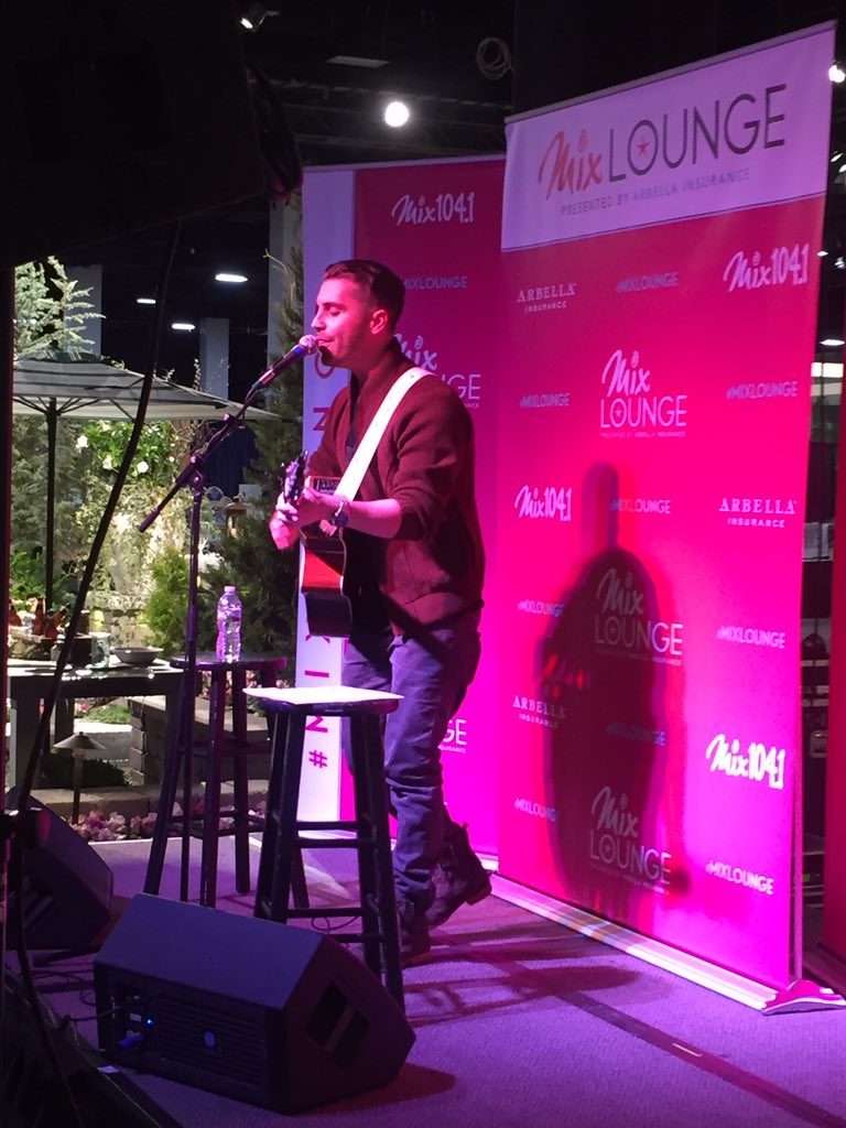 TheGenFound's tweet photo. Loved hearing @nickfradiani tonight at our @bosflowershow Preview Party, hosted by @Mix1041's @KarsonKennedy! Thank you everyone for coming! https://t.co/ls3X9v9zd6