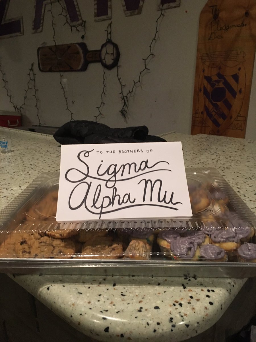 SammyTempleU's tweet photo. Thanks to the lovely ladies of @TUalphaxidelta for the cookies tonight! #AXiDPRWeek https://t.co/rc1ugg5IqU
