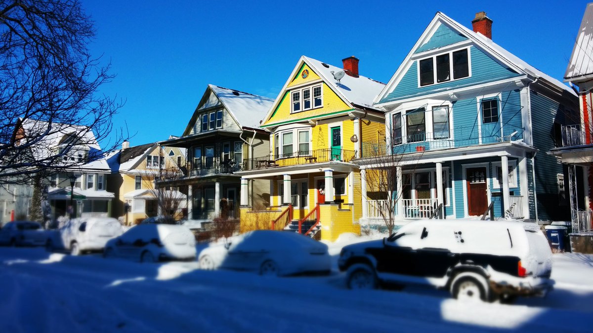 WhatsNewBuffalo's tweet photo. Colorful Houses in Winter - #Buffalo, NY
https://t.co/1l9apodzXd
Photography by Robert Thuerck
#HappySpring #Wintersover https://t.co/ZTJZtM4Jeu