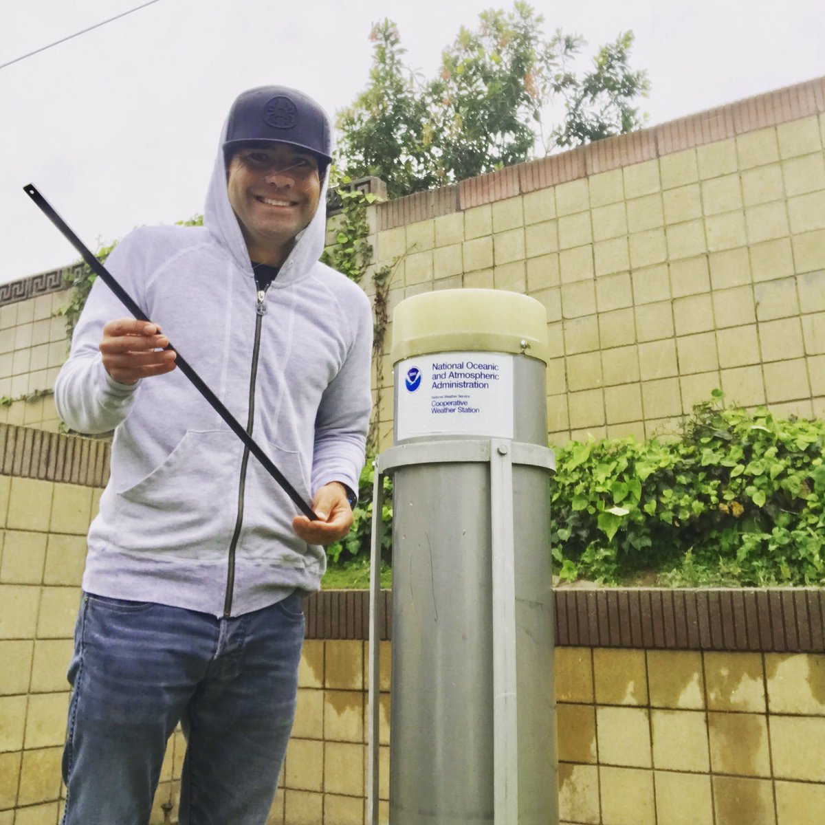 RickDickertWX's tweet photo. All smiles...
0.13" in my @NWSLosAngeles 8" SRG...
More showers through tomorrow evening @FOXLA @GDLA #coopobserver https://t.co/ek0i7P4WOx