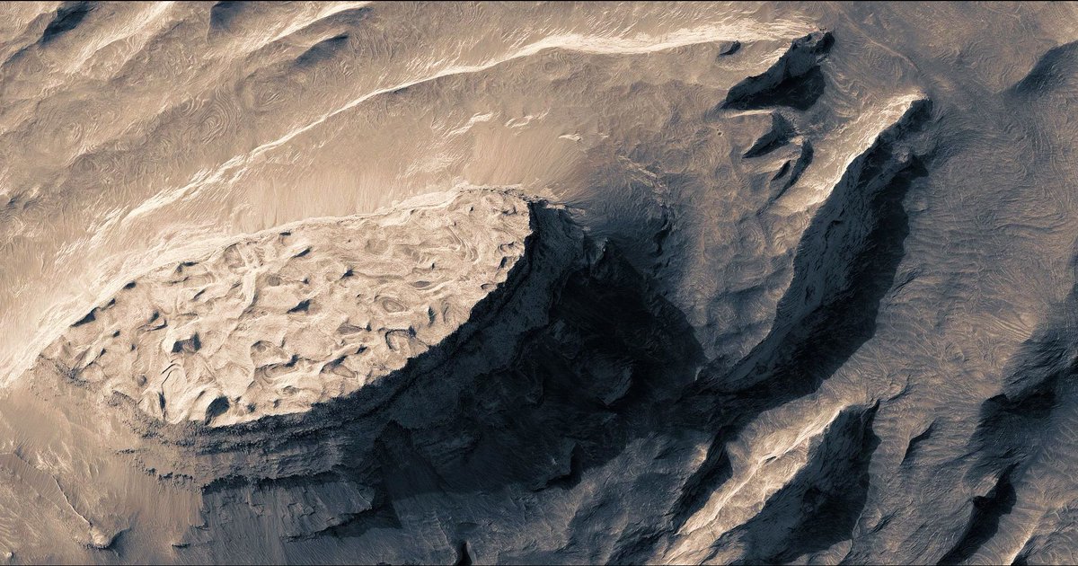 Stop What You’re Doing and Watch This Stunning Video of Mars - Finnish filmmaker used <a href="/HiRISE/">HiRISE: Beautiful Mars</a> images | <a href="/WIRED/">WIRED</a>  buff.ly/2mOZbu6
