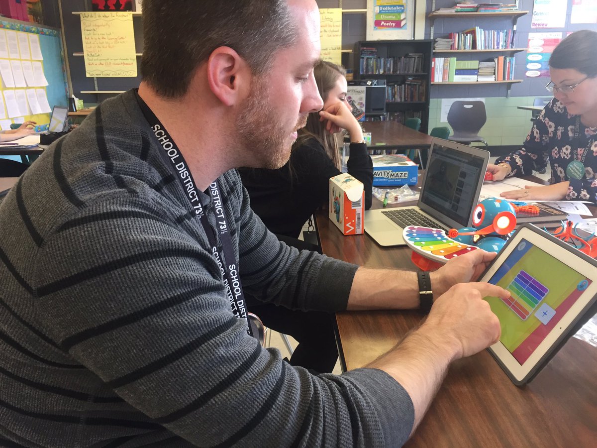 MsDavis735's tweet photo. "I love this thing!" Says @Edtechnically   Make sure to sign up for enrichment!! Dash robots with Ms. Davis! @Skokie735 https://t.co/liBzzV227a