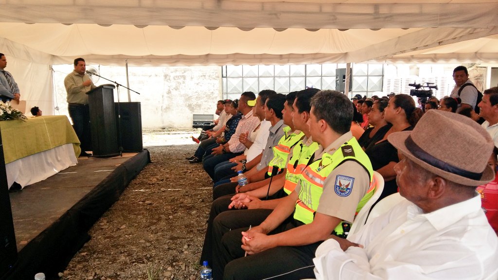 Gober_LosRios's tweet photo. Con presencia de afiliados y autoridades hoy se firmaron los convenios de repotenciación de #SSC dispensarios #LaFelicidad #LaAngela #Potosí https://t.co/YRRWcxcqdi