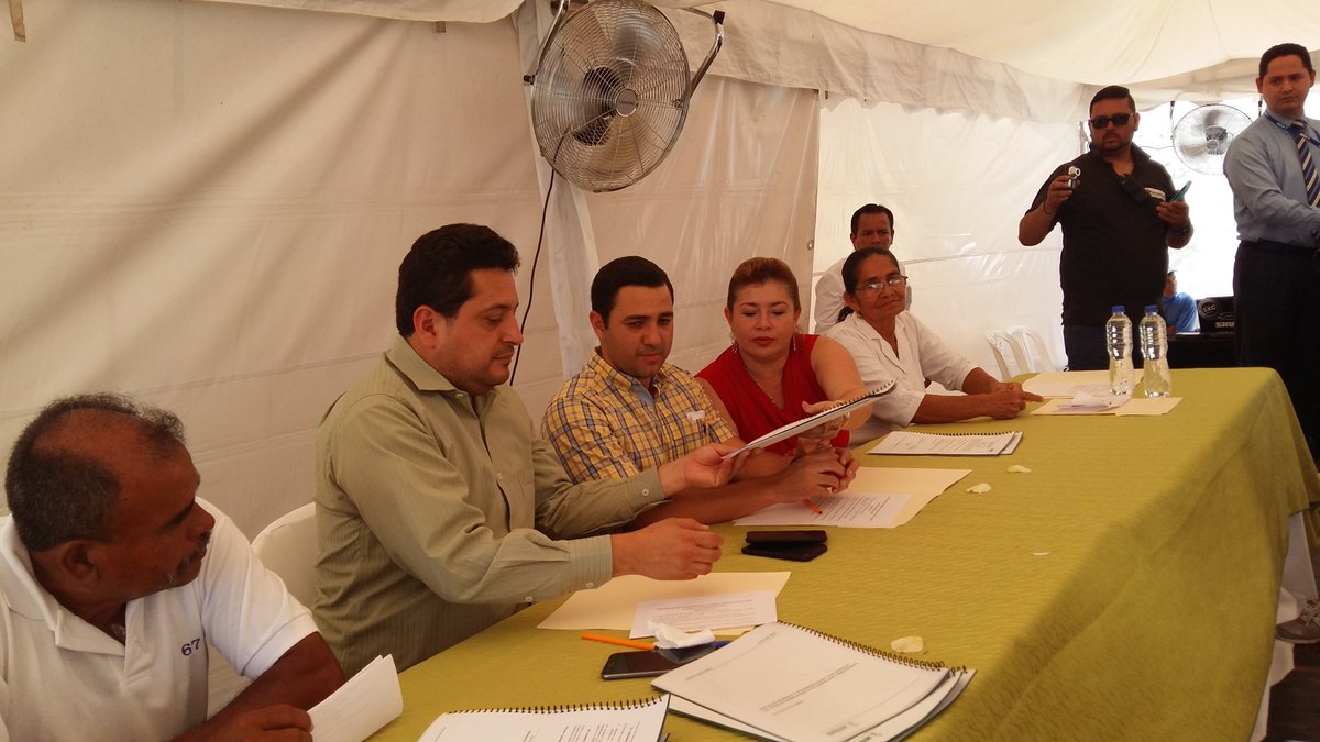 Gober_LosRios's tweet photo. Hoy el #SSC @IESSec firma la repotenciación de 3 nuevos dispensarios para los afiliados de #LosRios #Potosí #LaAngela #LaFelicidad @omarjuez https://t.co/mRVoyqzWBv