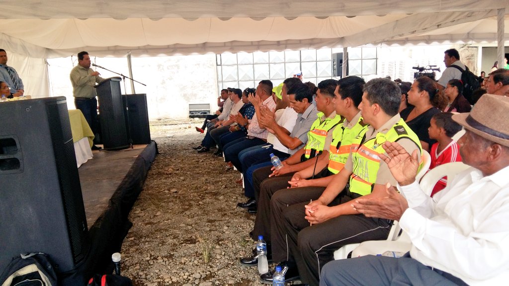 Gober_LosRios's tweet photo. Con presencia de afiliados y autoridades hoy se firmaron los convenios de repotenciación de #SSC dispensarios #LaFelicidad #LaAngela #Potosí https://t.co/YRRWcxcqdi