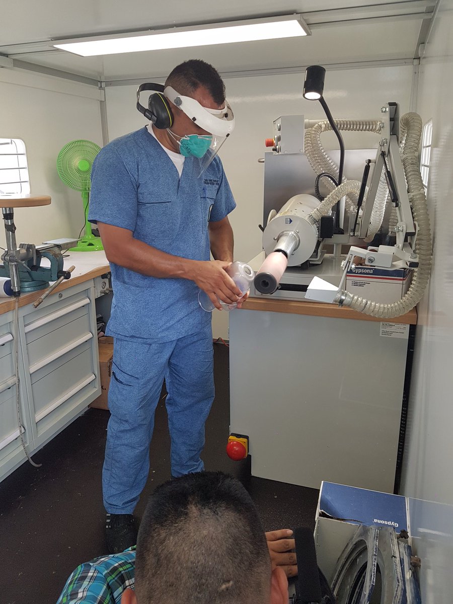 Ejercito_Div6's tweet photo. #AEstáHora en se realiza la visita de la Móvil del Hospital Militar, para apoyar a #NuestrosHéroes en el diseño de nuevas prótesis #Caque https://t.co/XEJQVVTcv5