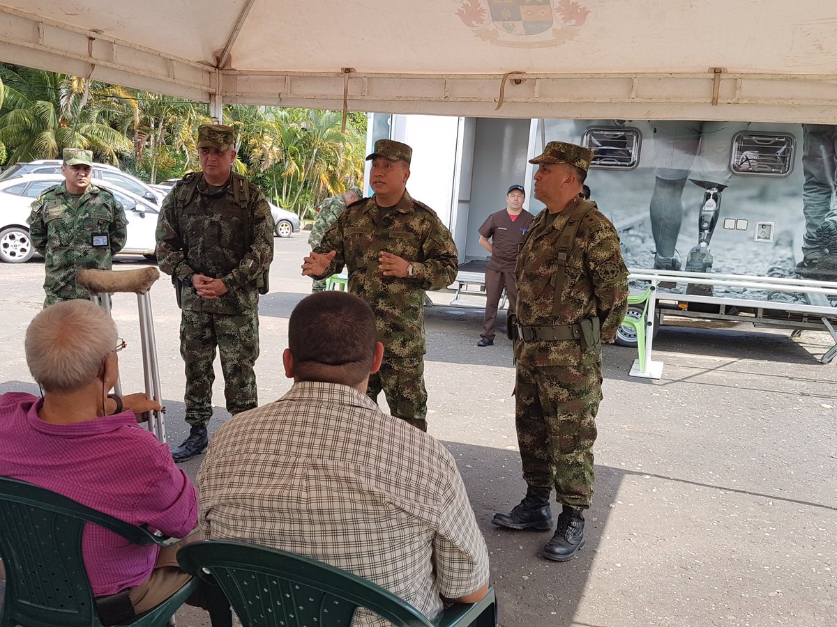 Ejercito_Div6's tweet photo. #AEstáHora en se realiza la visita de la Móvil del Hospital Militar, para apoyar a #NuestrosHéroes en el diseño de nuevas prótesis #Caque https://t.co/XEJQVVTcv5