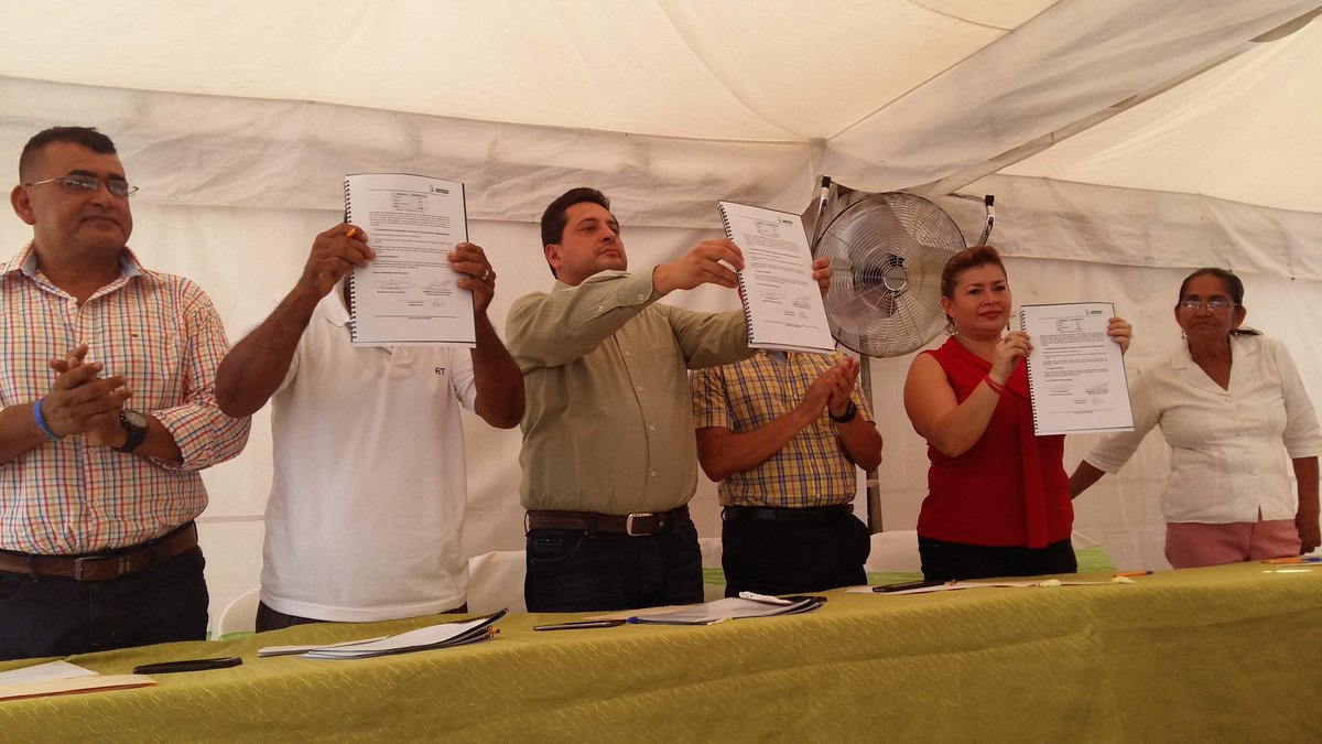 Gober_LosRios's tweet photo. Hoy el #SSC @IESSec firma la repotenciación de 3 nuevos dispensarios para los afiliados de #LosRios #Potosí #LaAngela #LaFelicidad @omarjuez https://t.co/mRVoyqzWBv