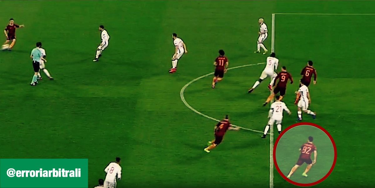 erroriarbitrali's tweet photo. Ci prendiamo una pausa dalla #SerieATIM per tornare a giovedì: sembra regolare il gol annullato a #ElShaarawy in #RomaLione. #RomaOL #SkyEL https://t.co/32cmGb7xhq