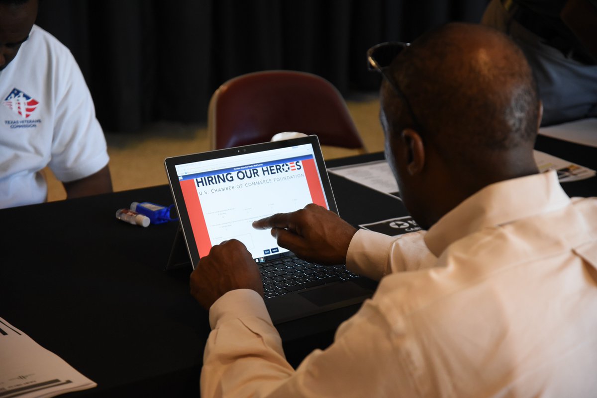 Toyota's tweet photo. #ICYMI: @HoustonRockets expo w/@HiringOurHeroes! Check out #ResumeEngine if you're a #vet looking for a career! https://t.co/M2m9cBovo2 https://t.co/pE0J43FZO0