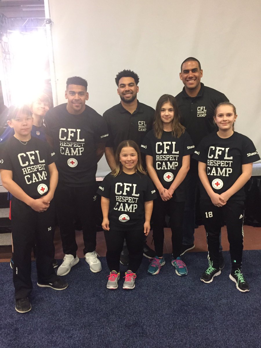 rink041's tweet photo. Hand a fantastic time hanging with some CFL players. #MarksCFLWeek https://t.co/EdnLhQijTN