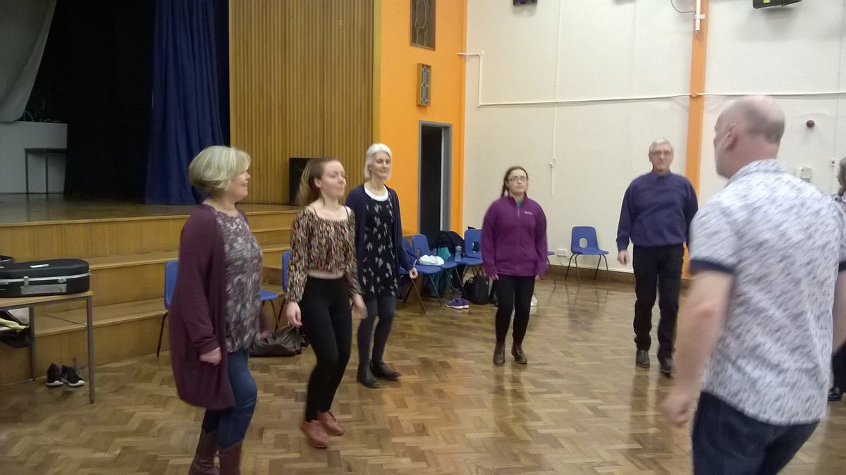 Llawer o hwyl a chwerthin heno yn trio #clocsio 
Diolch <a href="/huwclogs/">huwclogs</a> Sesiwn ardderchog. 
<a href="/learncymraegGWE/">Learn Welsh Gwent</a> <a href="/Cymraeg_Cymuned/">Sarah Meek</a> <a href="/WelshTeuluGwent/">Cymraeg i'r Teulu</a>