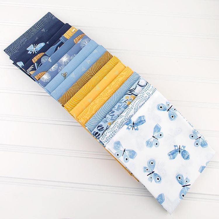 dearstellafab's tweet photo. We love how this group stacks up! Honey Bee by @rae_ritchie1. 📷: @fatquartershop
#dearstella #raeritchie https://t.co/lRhPVNShZM
