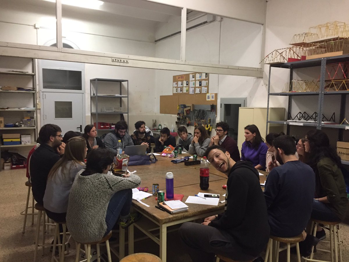 Avui #ReunióZ3 formació, troca, reflexió... Què aprenc? <a href="/EsplaiIlargia/">Esplai Ilargia</a> <a href="/EsplaiJosepets/">Esplai Josepets</a> @Esplai_MonJove <a href="/esplaisantjordi/">Esplai Sant Jordi</a>