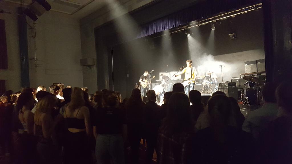 UckColl_Music's tweet photo. Showcasing the rock stars of the future - UCTC Rock Night VIII #uctclearn #uctc #lovelearning #music #rock https://t.co/Y05NdG1Ix0