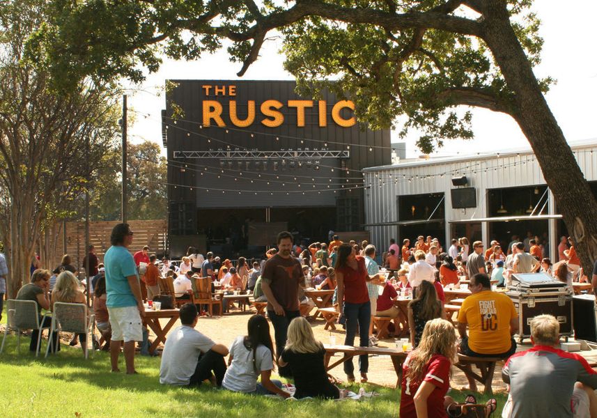 Spring is in full swing!! Enjoy the warm breeze at any of these bars &amp; restaurants with the perfect patio. bit.ly/2nk3jFA