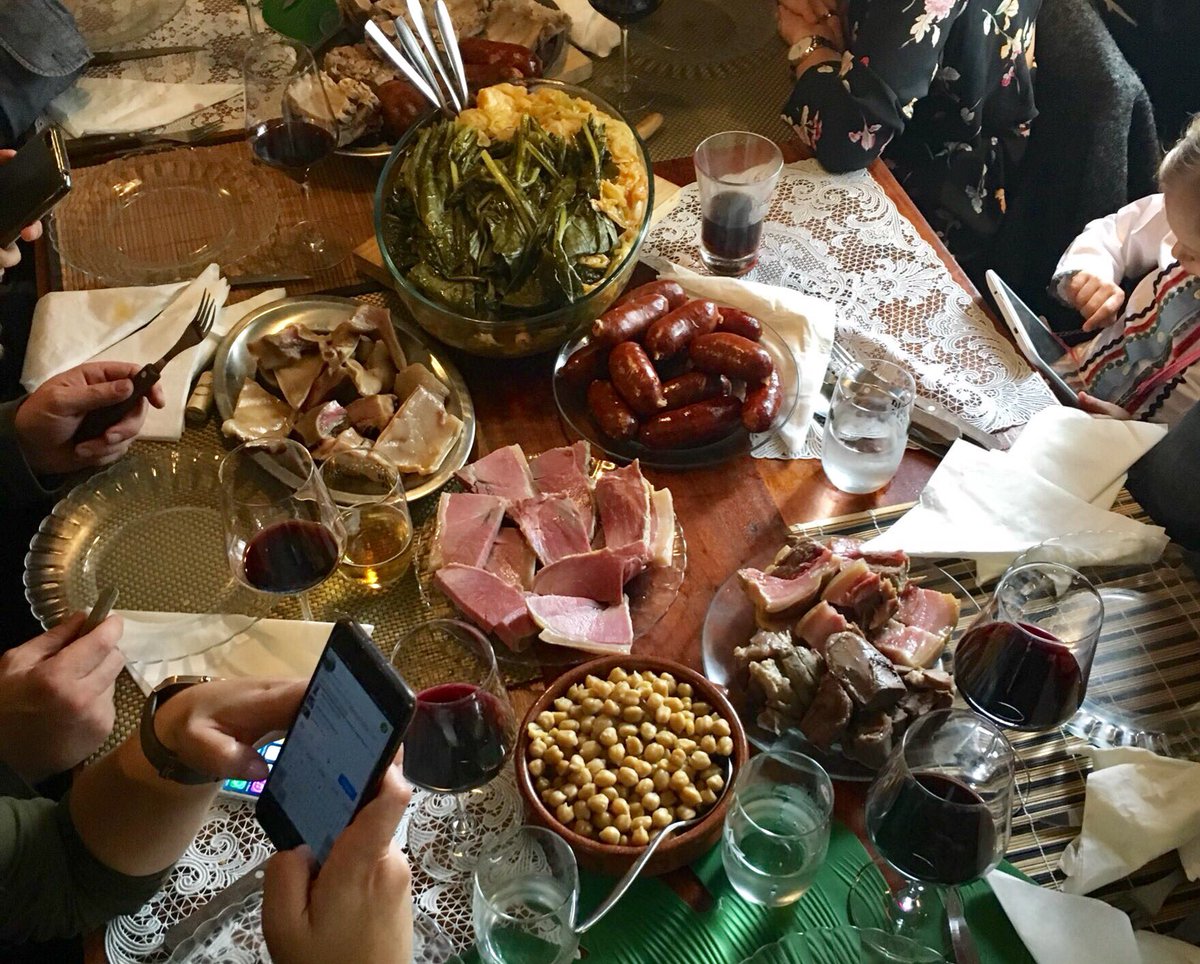 TabernaAMina's tweet photo. Mañana vuelve el #frío... pero como que nos da un poco igual: ¡es miércoles y tenemos #cocido para combatirlo! 😋
#TabernaAMina https://t.co/VKDTHykrXB