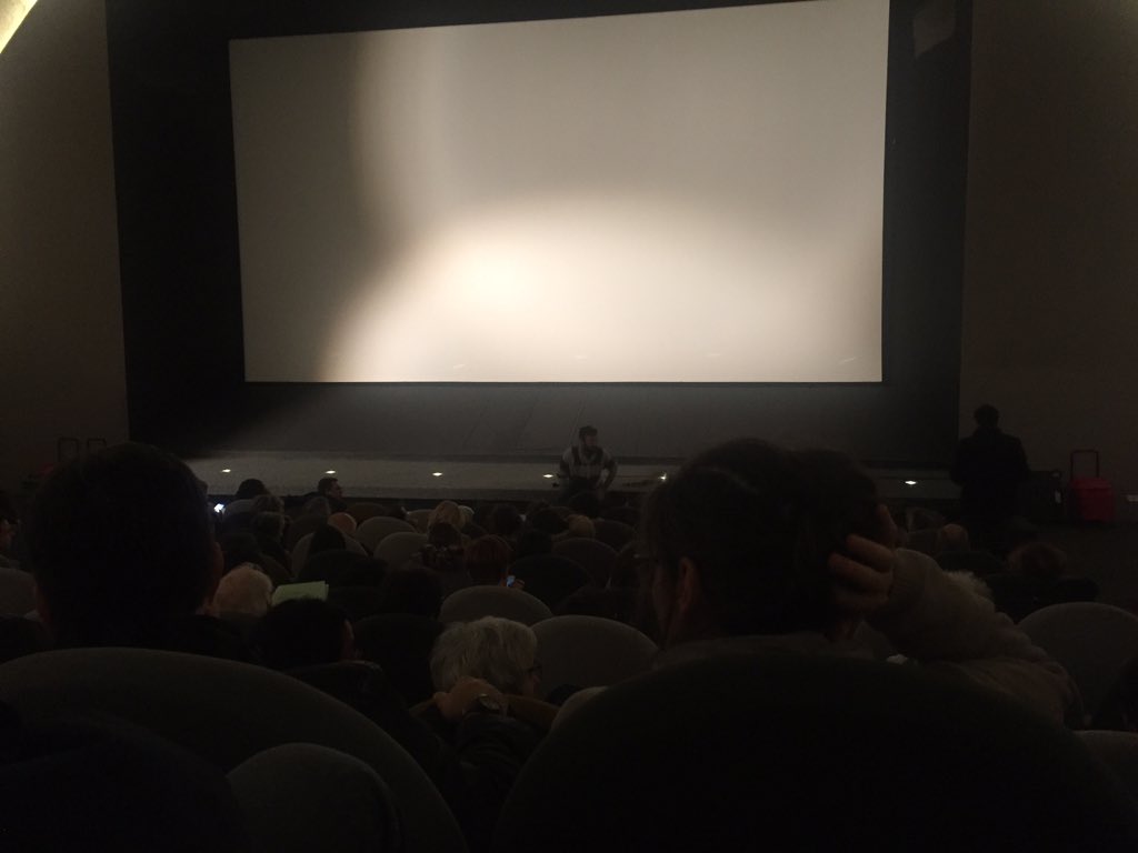 Salle comble pr #LafilledeBrest et le débat avec Irène Frachon #Indépendance