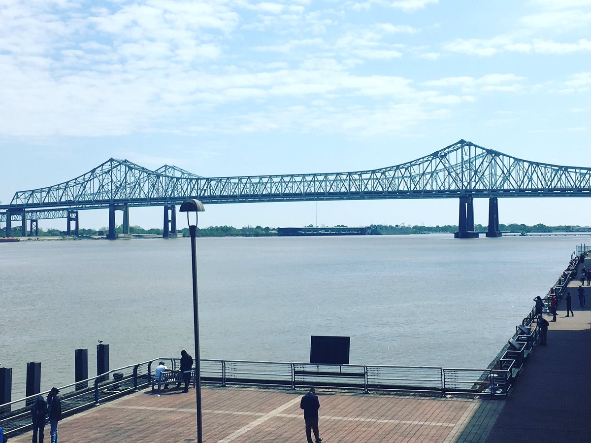 marisabliss's tweet photo. #neworleans #louisiana #crescentcityconnection #springbreak2017 👍🌉 https://t.co/fIZgWw11mr